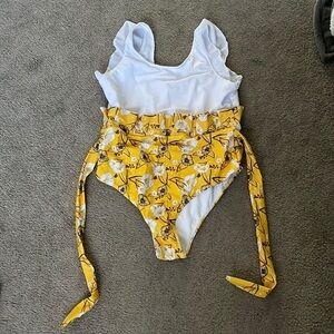 Nwot ruffled bathing suit